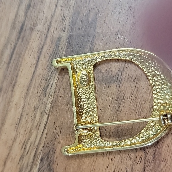 Roman Initial Letter "D" Brooch - Picture 5 of 6